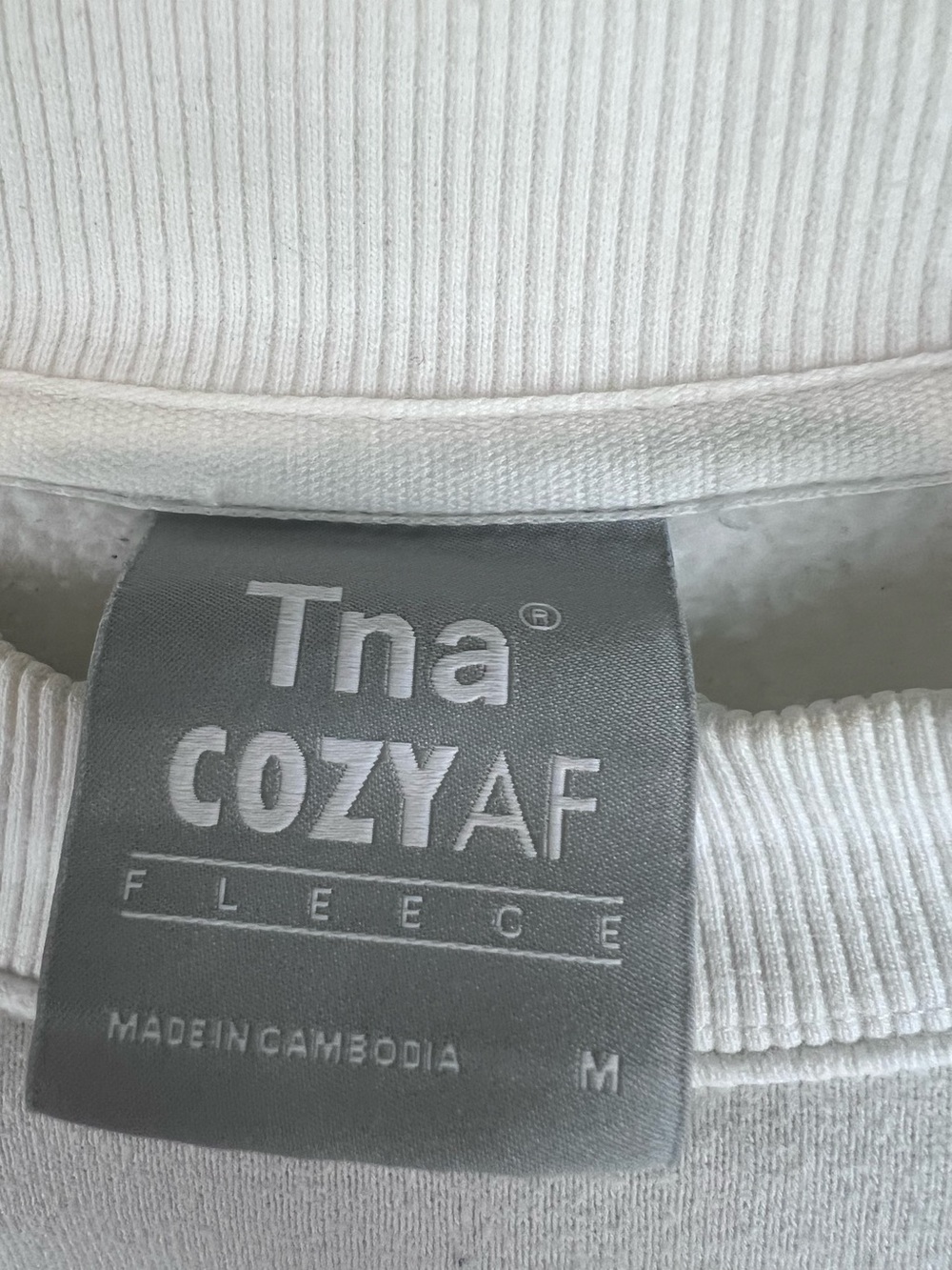 Aritzia TNA CozyAF Perfect Shrunken Sweatshirt - Picture 4 of 7